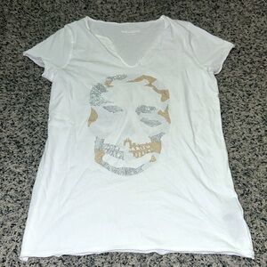 NWOT. Zadig & Voltaire Tunisien MC camo skull v neck T-shirt. In white, size M.